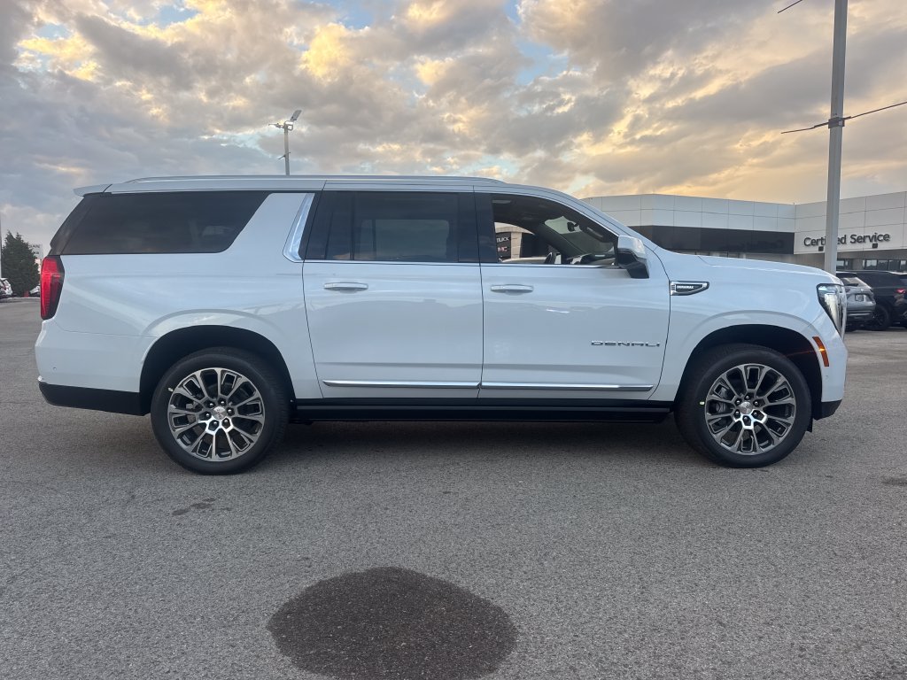 New 2027 GMC Yukon XL Denali w/ Denali Reserve Package AWD/4WD image 7