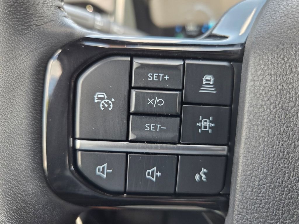 Used 2023 Ford F150 Lightning Platinum AWD/4WD image 21