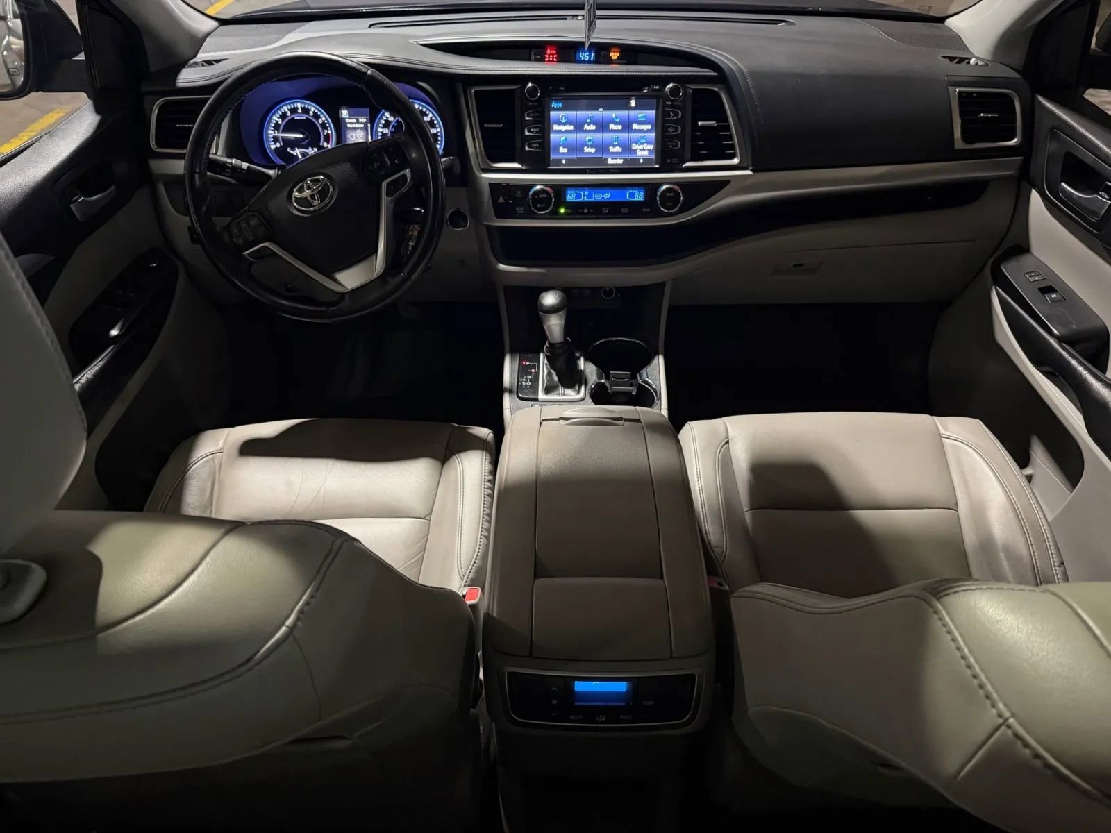 Used 2018 Toyota Highlander XLE AWD/4WD image 8