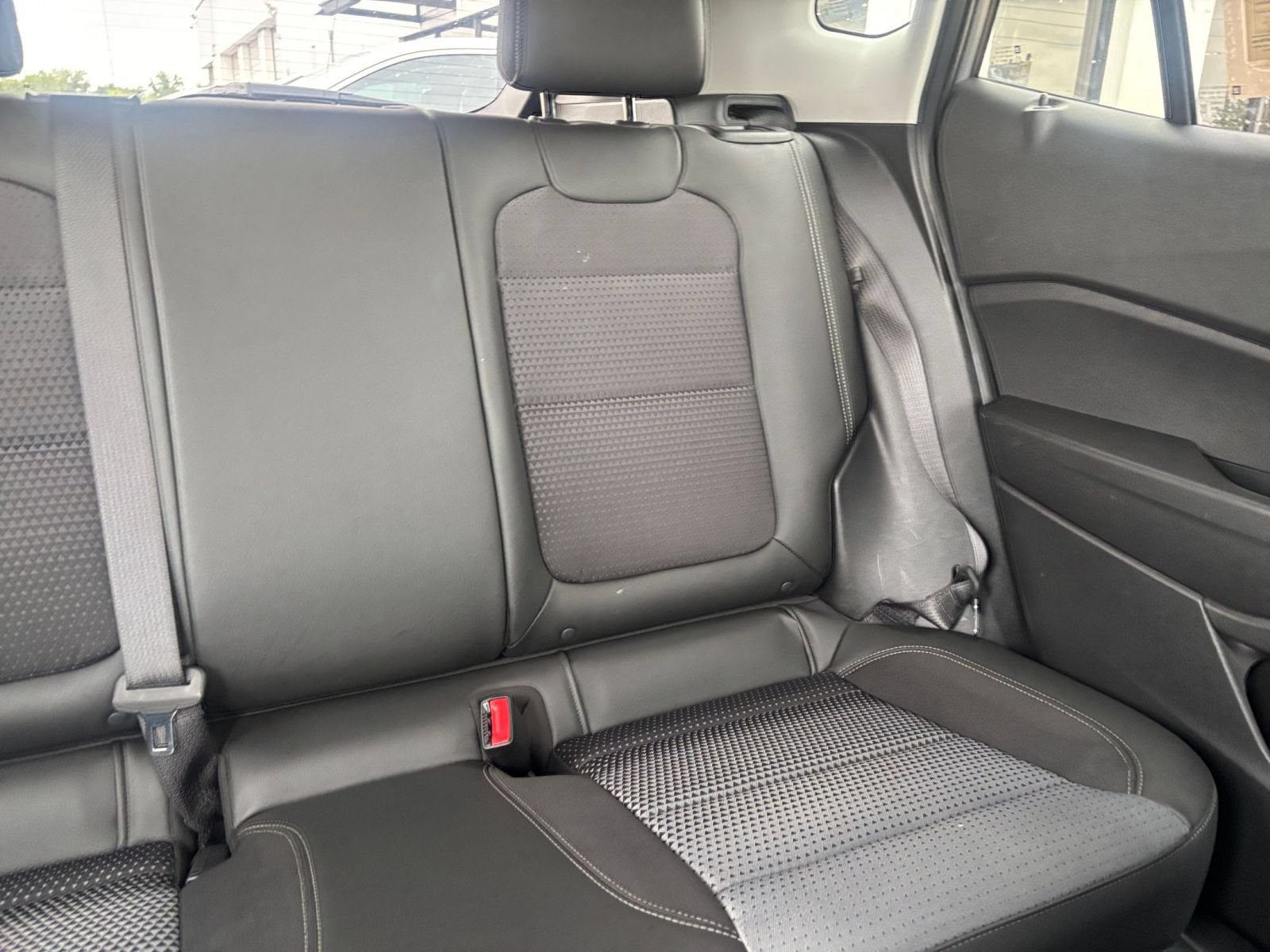 Used 2025 Chevrolet Trax LT FWD image 31