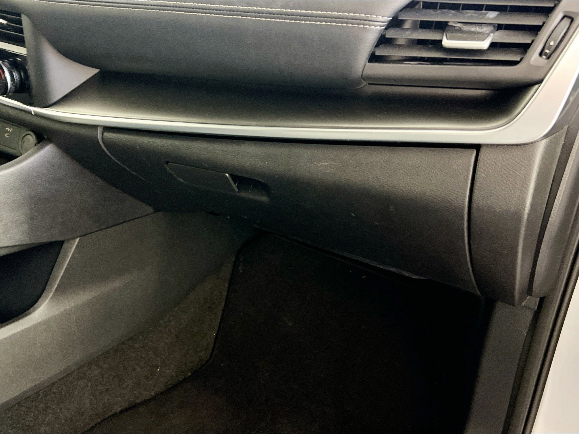 Used 2024 Nissan Rogue SV image 35