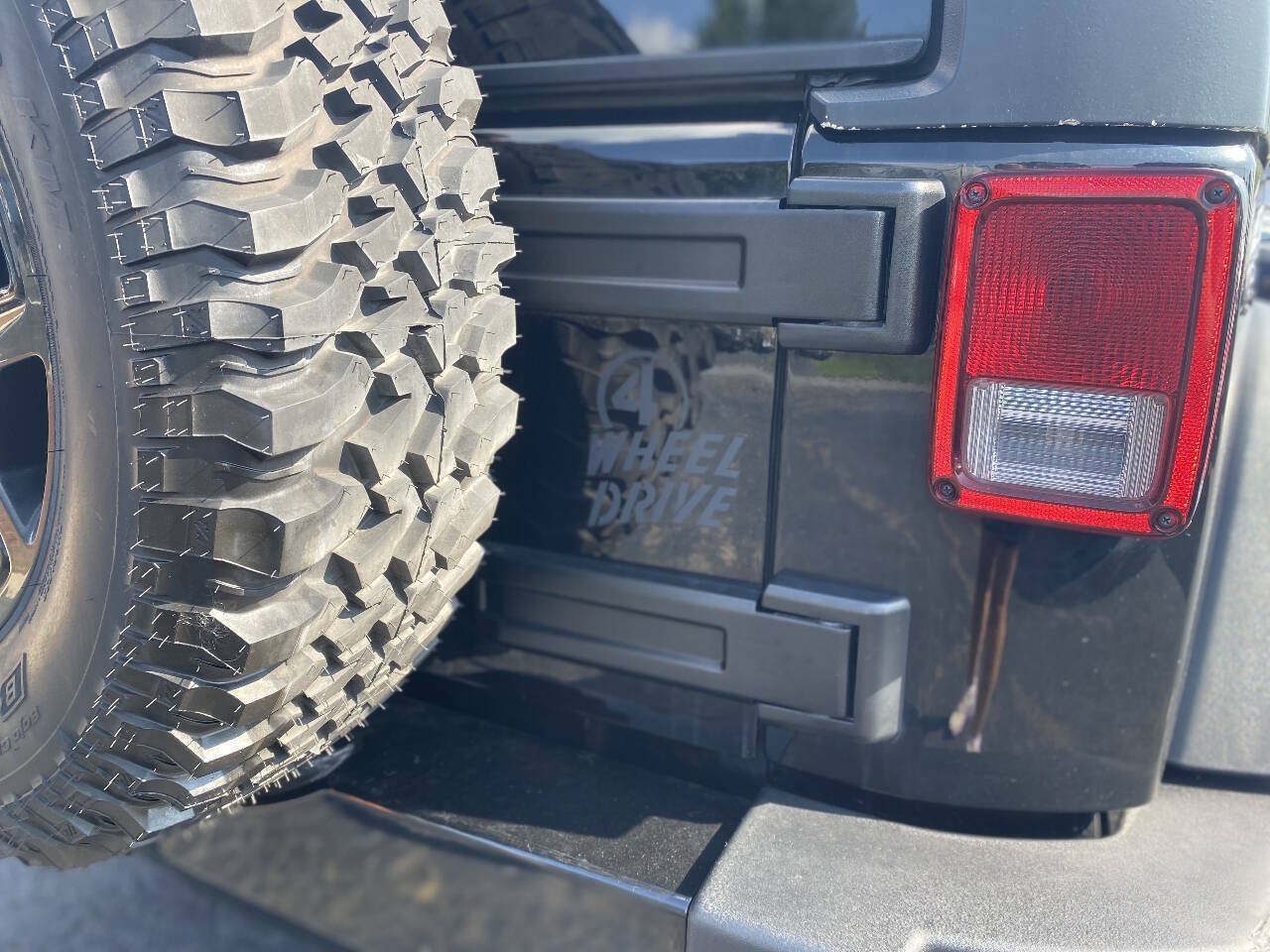 Used 2018 Jeep Wrangler Sport AWD/4WD image 6