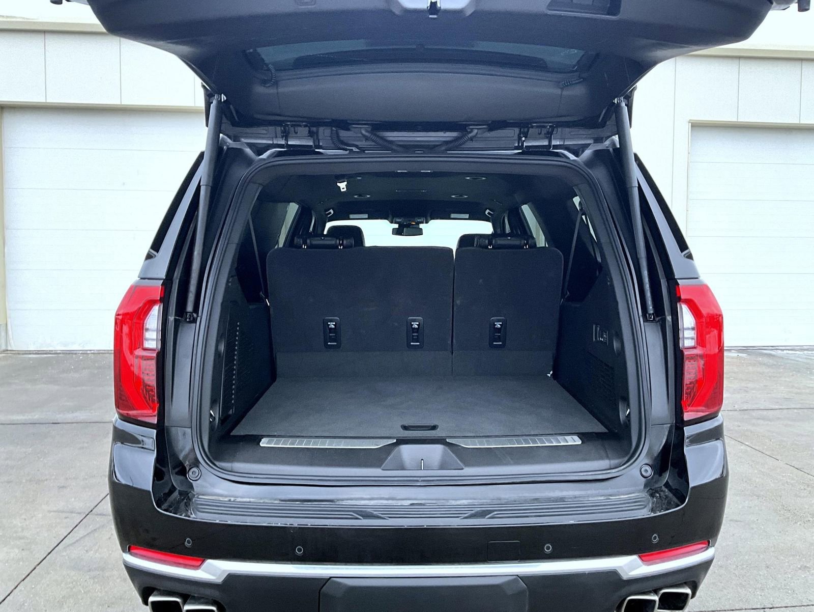 Used 2025 GMC Yukon XL Denali image 9