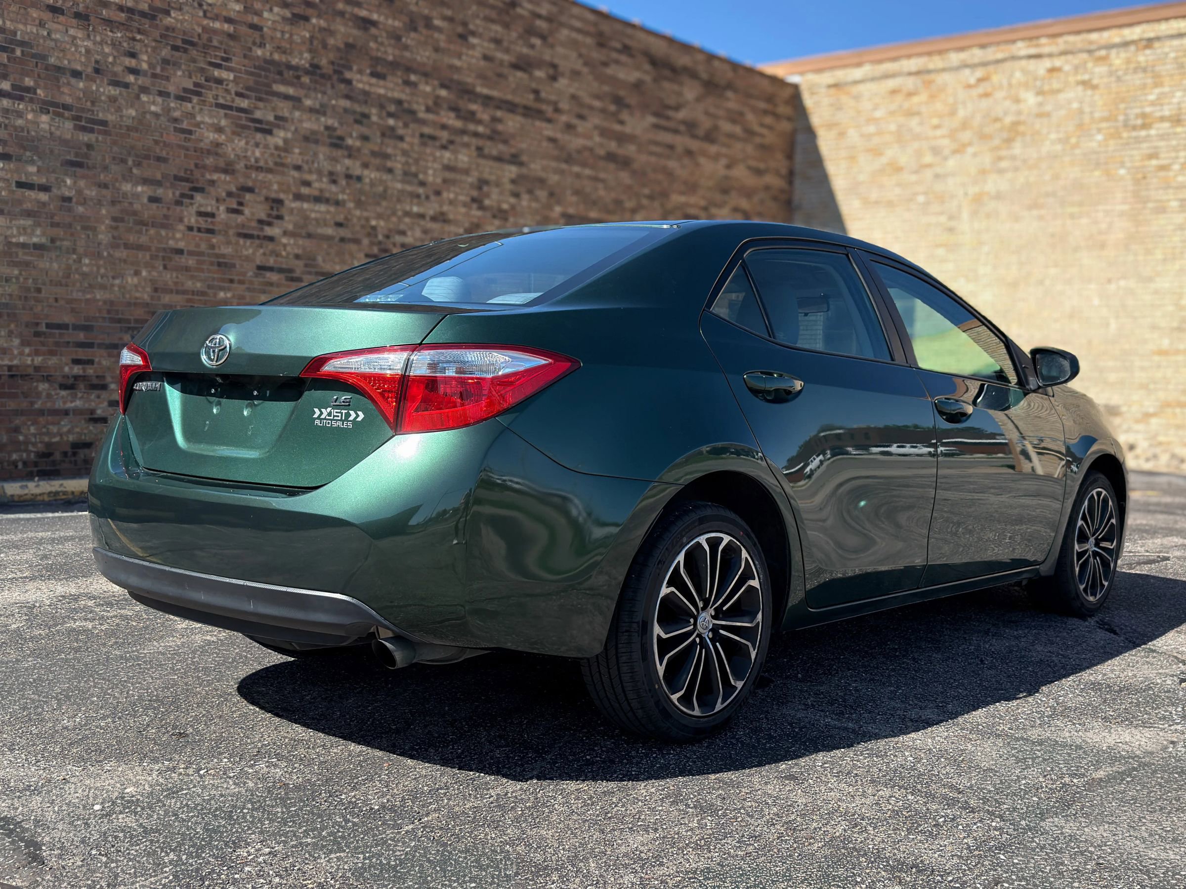 Used 2016 Toyota Corolla LE FWD image 8