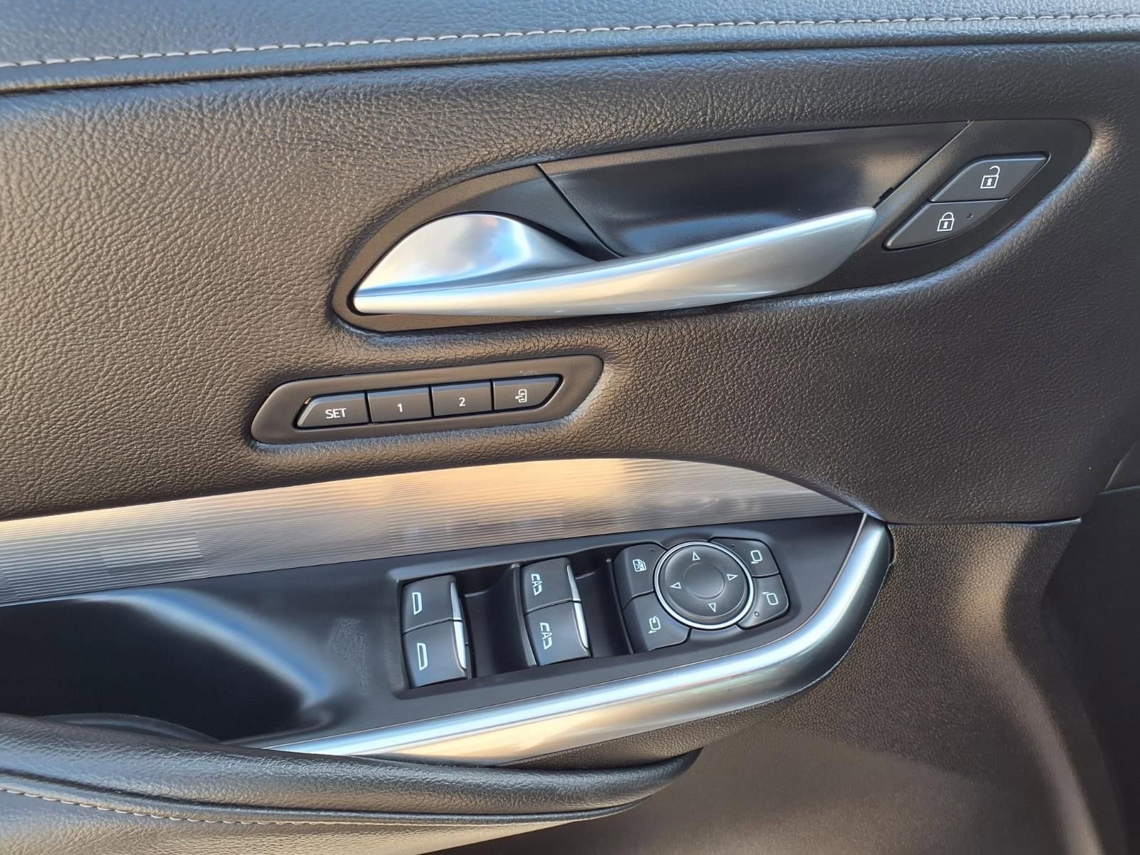 Used 2025 Cadillac XT4 Premium Luxury image 23