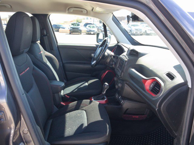 Used 2019 Jeep Renegade Trailhawk w/ Cold Weather Group II AWD/4WD image 30