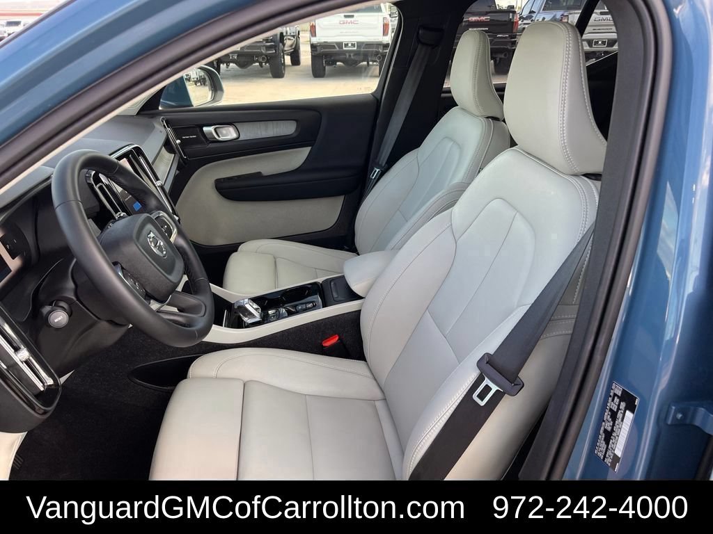 Used 2024 Volvo XC40 B5 Ultimate w/ Protection Package Premier AWD/4WD image 32