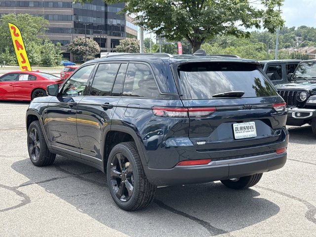 New 2026 Jeep Grand Cherokee Limited w/ Limited Altitude Package AWD/4WD image 4