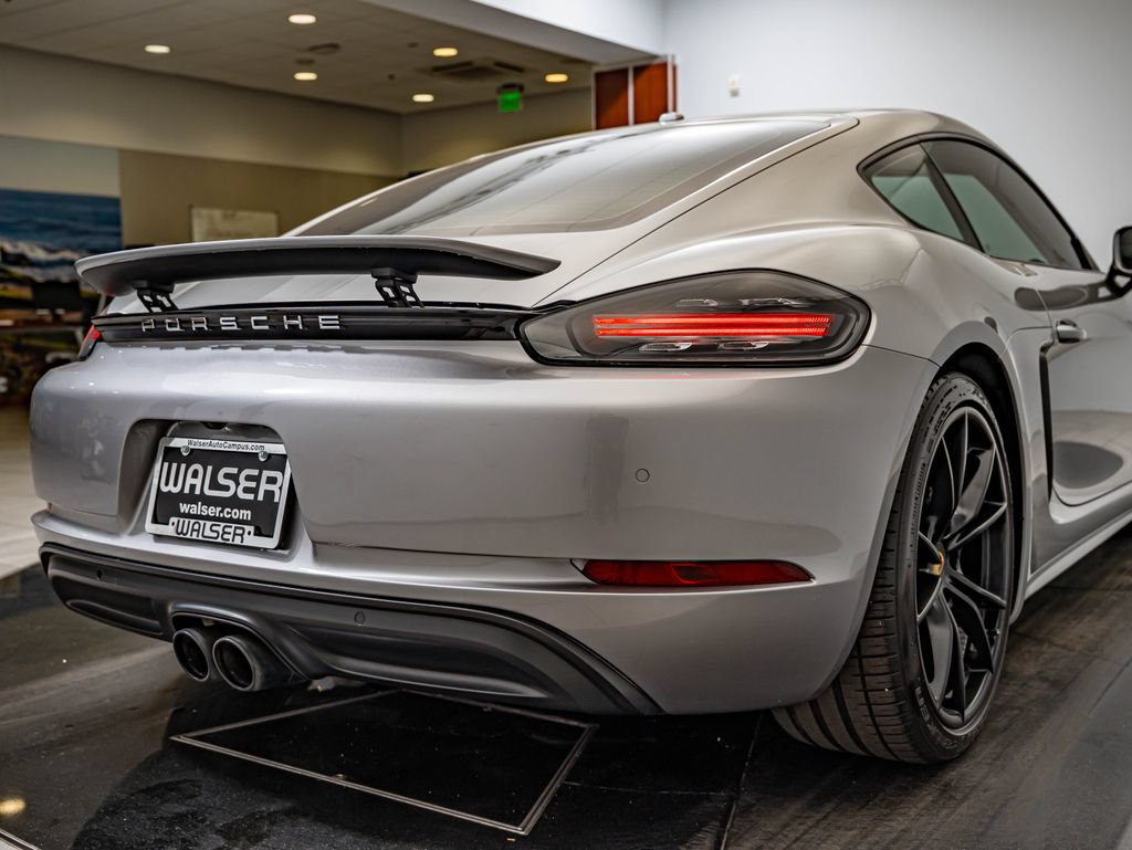 Used 2017 Porsche 718 Cayman RWD image 19