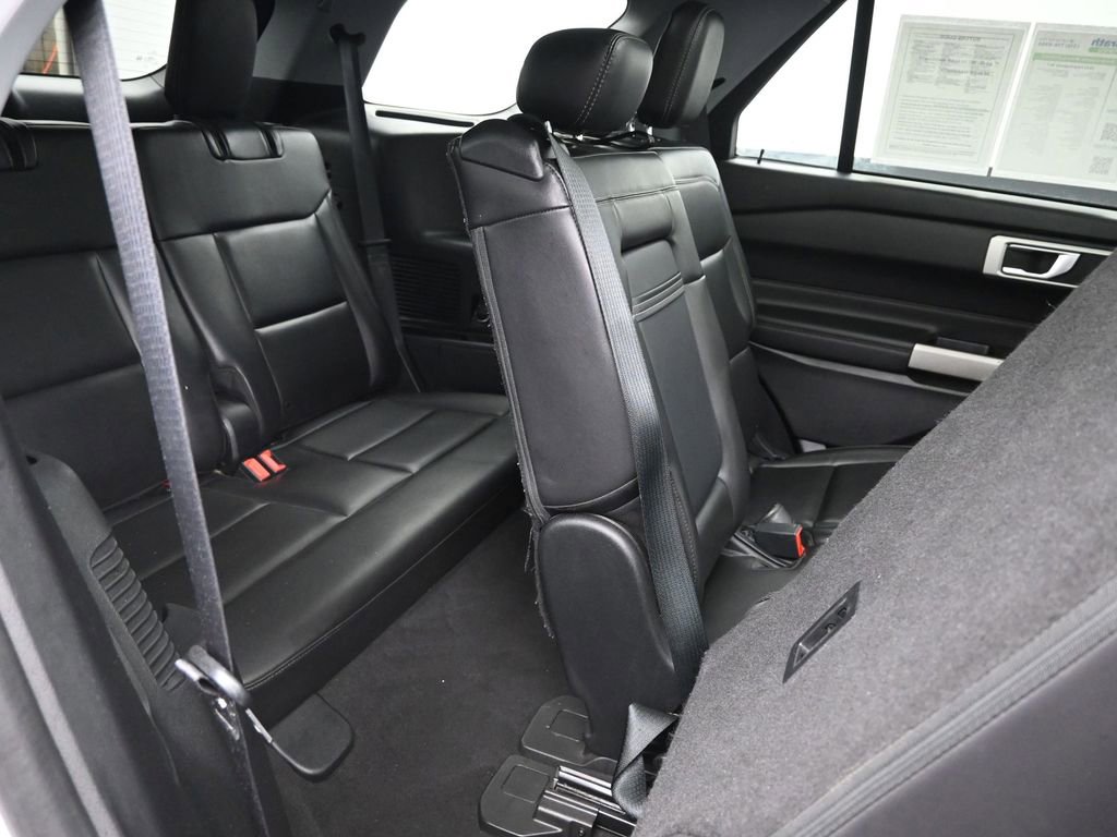 Used 2022 Ford Explorer XLT w/ Equipment Group 202A image 10