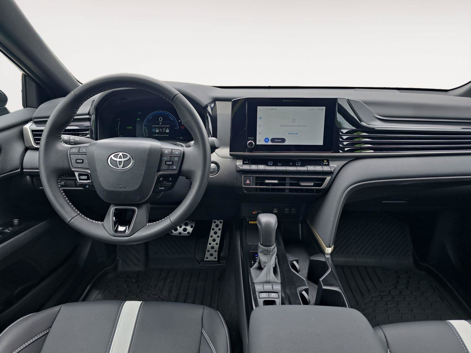 Used 2025 Toyota Camry SE FWD image 9