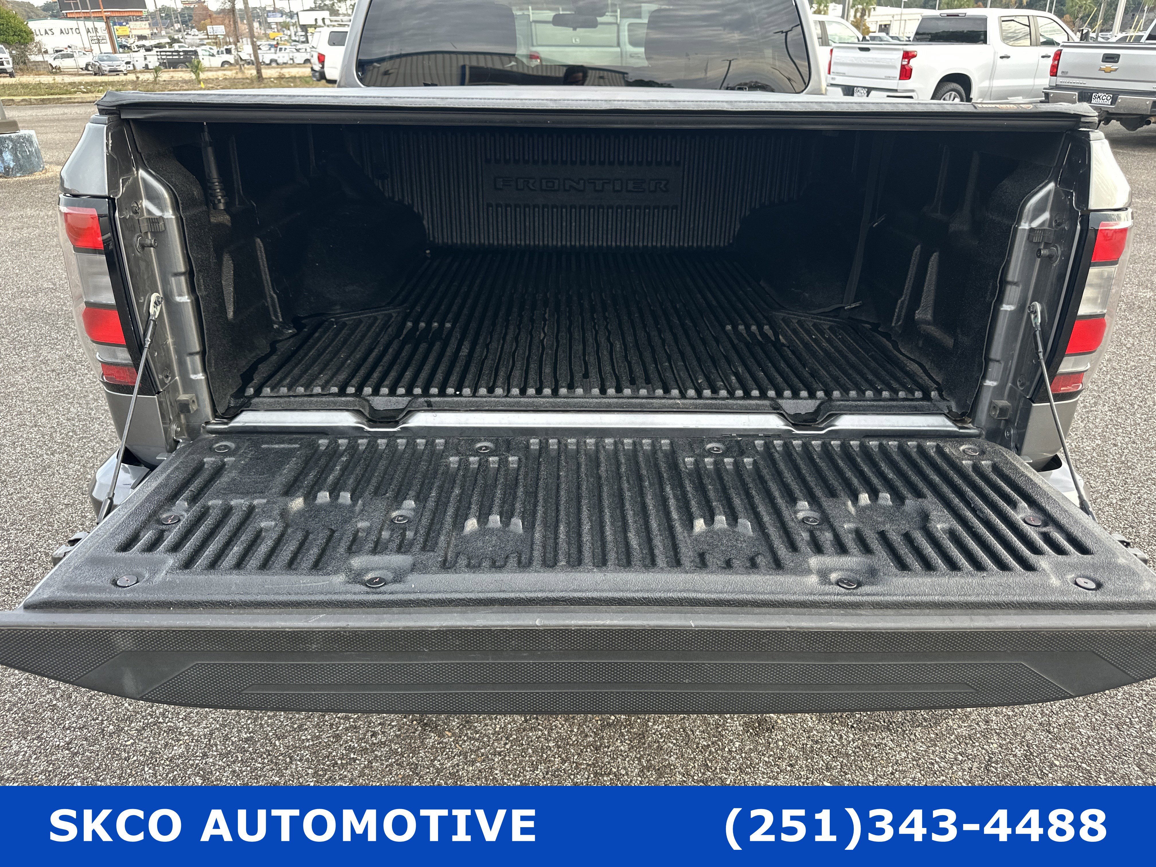 Used 2023 Nissan Frontier SV w/ Midnight Edition Package image 21