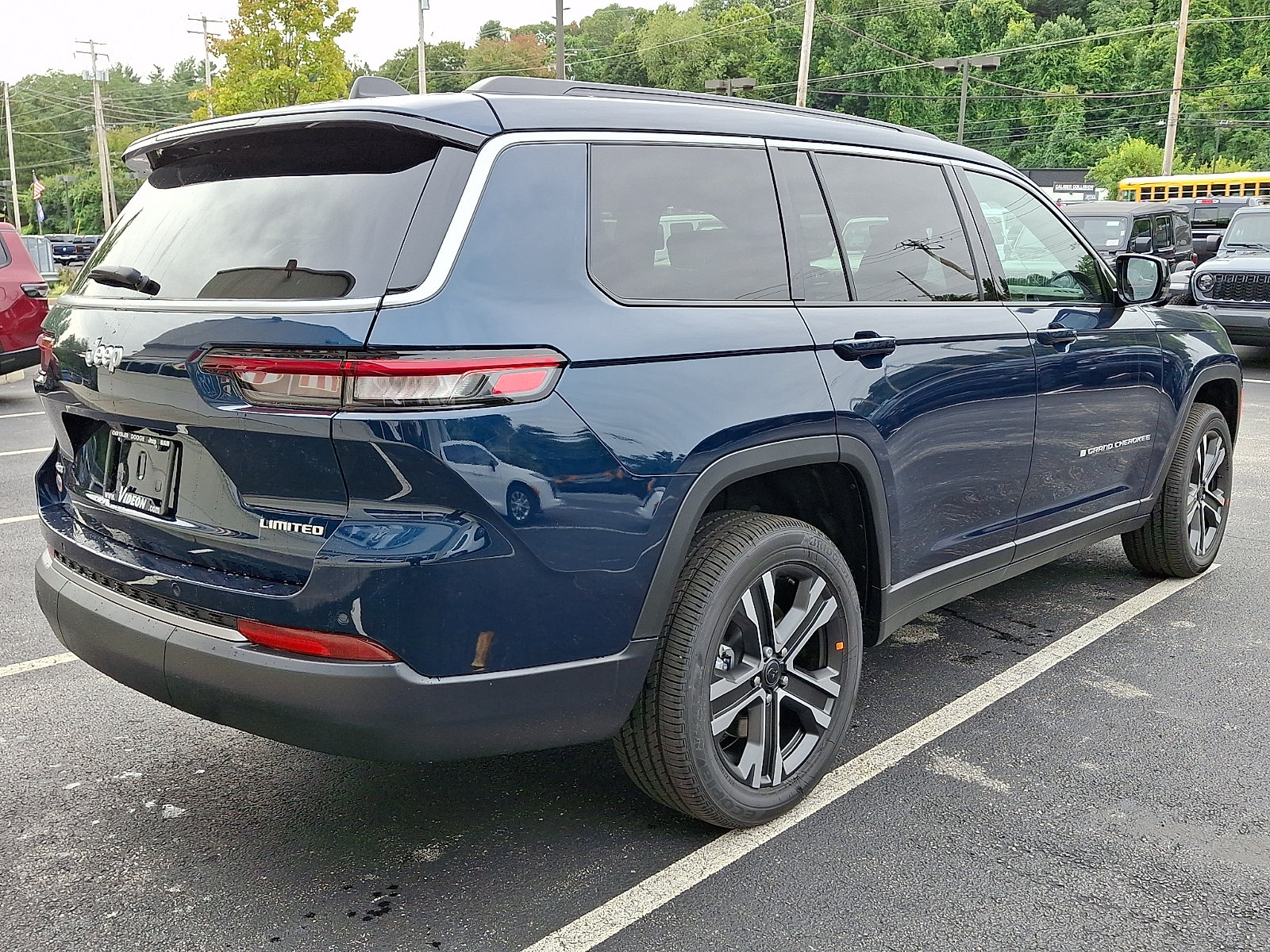 New 2027 Jeep Grand Cherokee L Limited AWD/4WD image 3