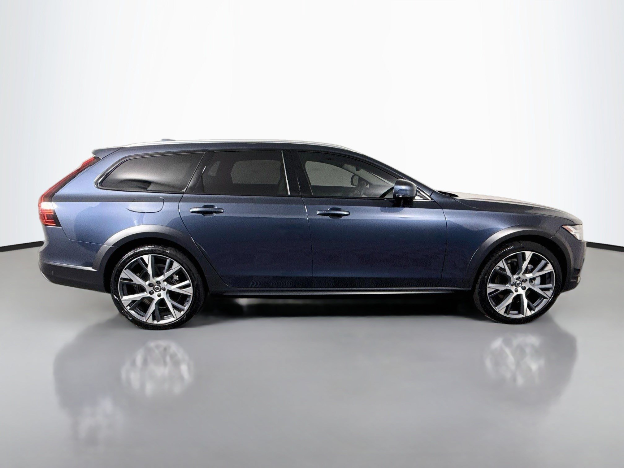 Used 2025 Volvo V90 B6 Cross Country Ultra w/ Protection Package Premier AWD/4WD image 11