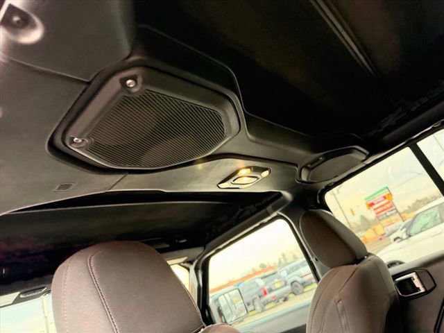 Used 2023 Jeep Wrangler Unlimited Rubicon w/ Cold Weather Group image 15