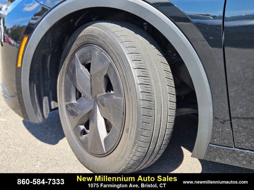 Used 2024 Toyota Prius LE image 28