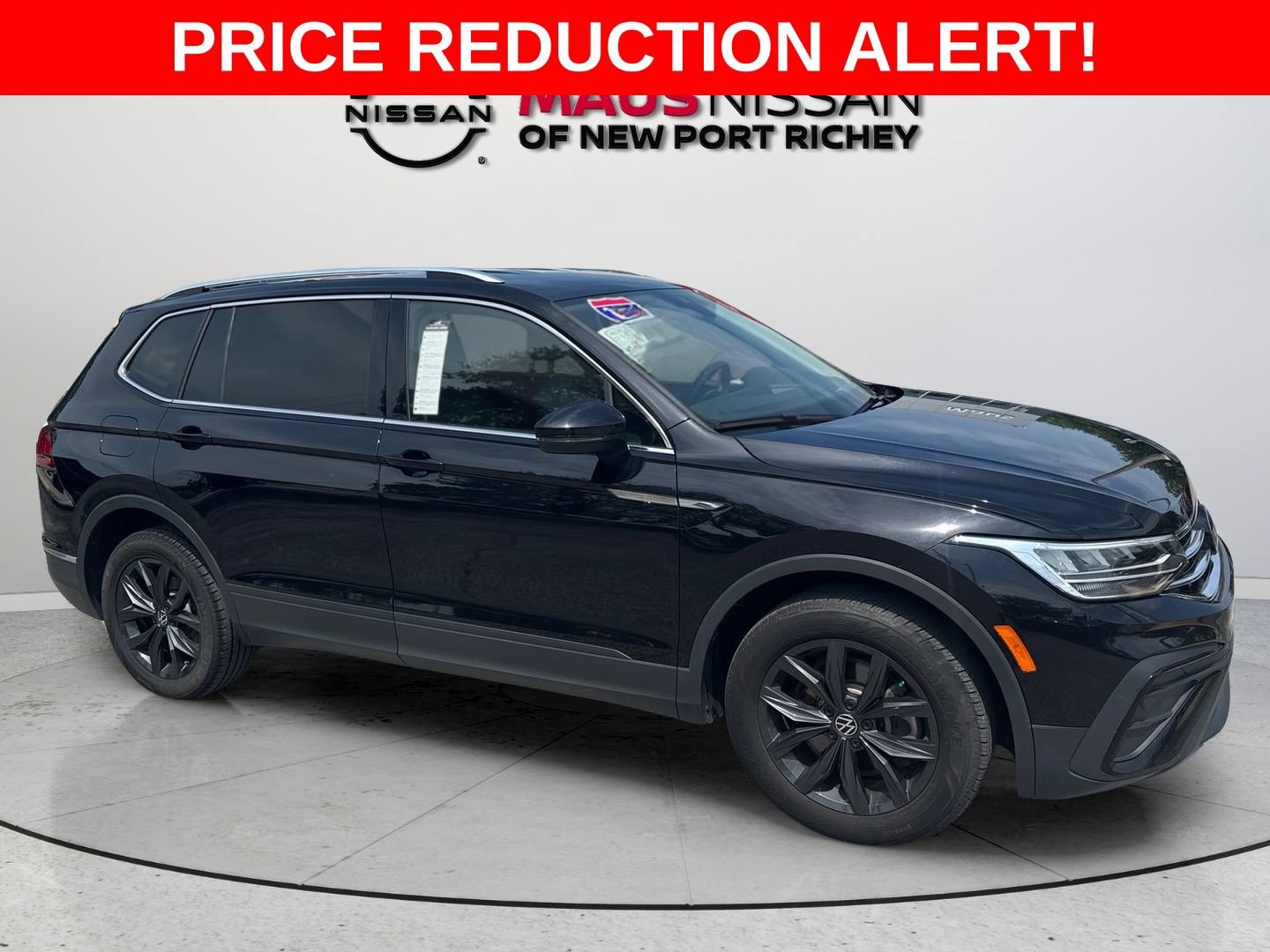 Used 2024 Volkswagen Tiguan SE AWD/4WD image 1