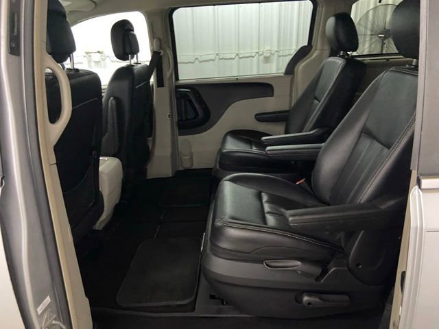 Used 2012 Chrysler Town & Country Touring-L w/ Premium Group FWD image 25