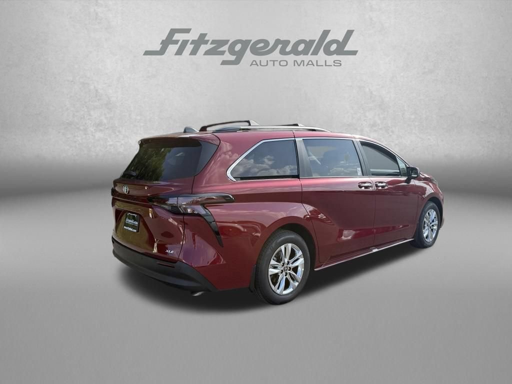 Used 2026 Toyota Sienna XLE AWD/4WD image 7