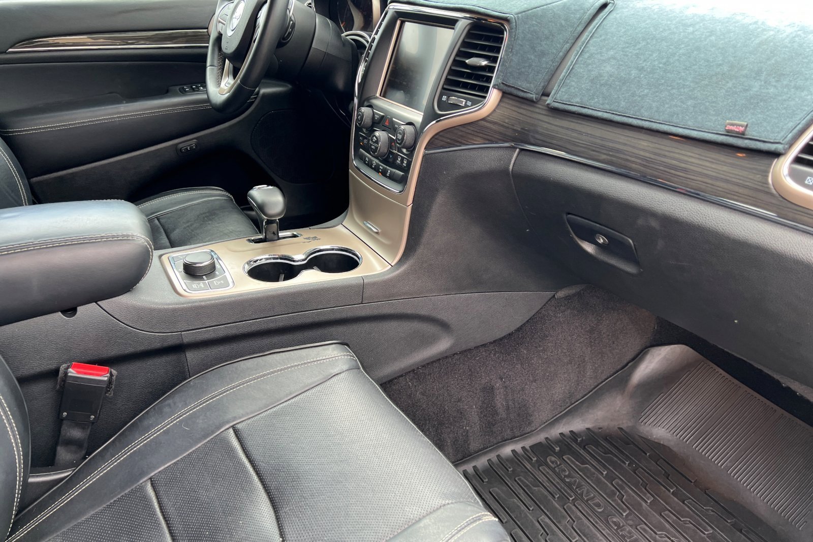 Used 2014 Jeep Grand Cherokee Overland w/ Advanced Technology Group image 16