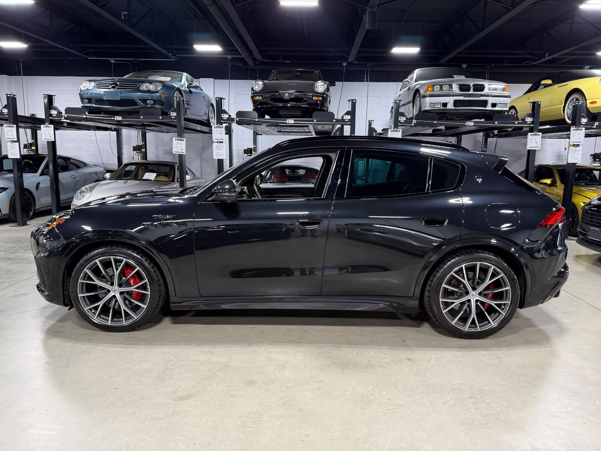 Used 2024 Maserati Grecale Trofeo image 4