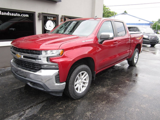 Used 2020 Chevrolet Silverado 1500 LT w/ LT Value Package AWD/4WD image 2