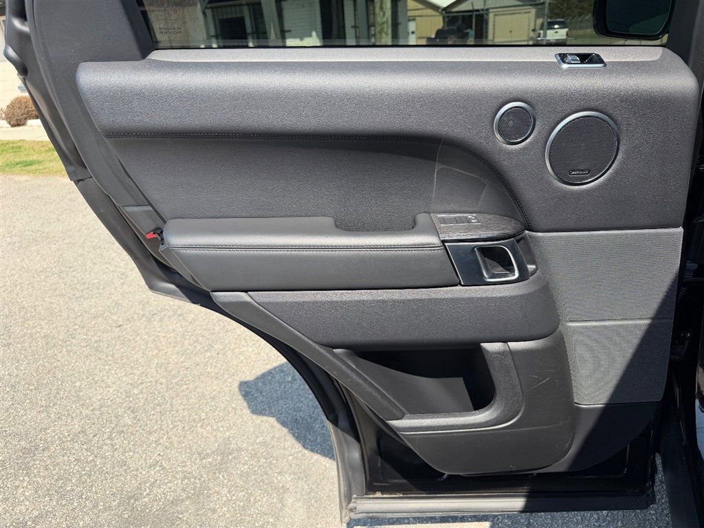 Used 2018 Land Rover Range Rover Sport HSE image 16