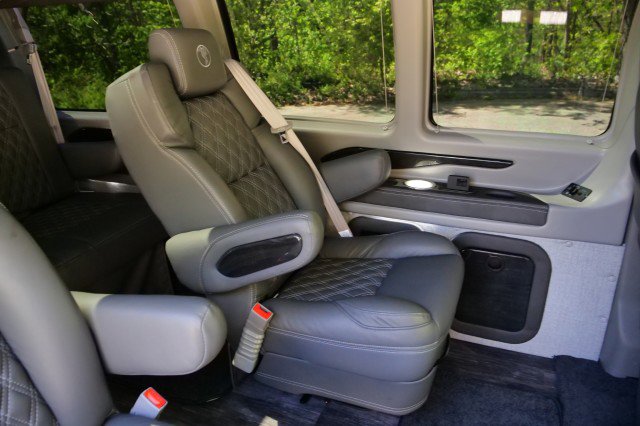 Used 2025 Chevrolet Express 2500 w/ Driver Convenience Package image 46