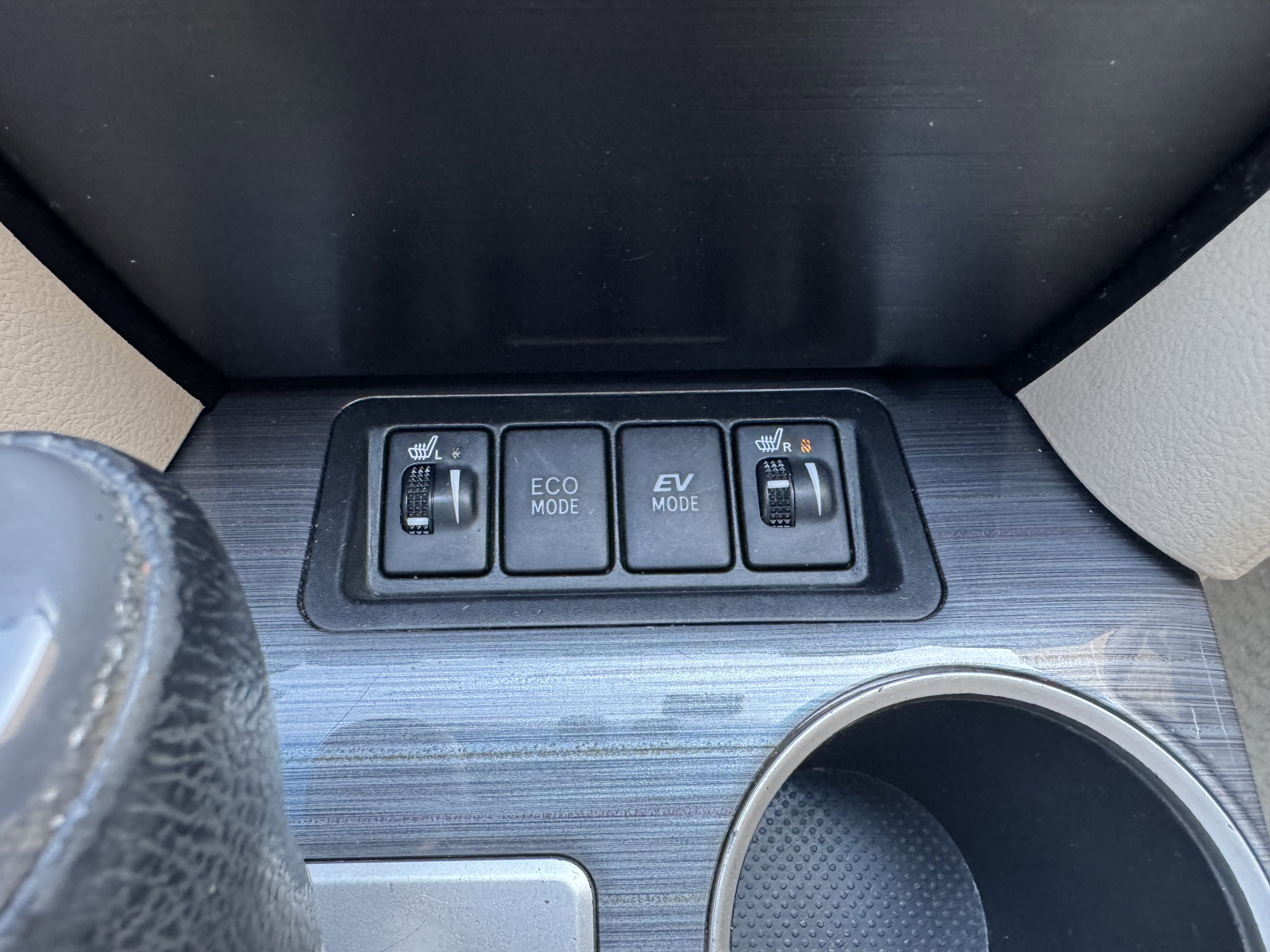 Used 2012 Toyota Camry XLE w/ Leather Pkg image 16