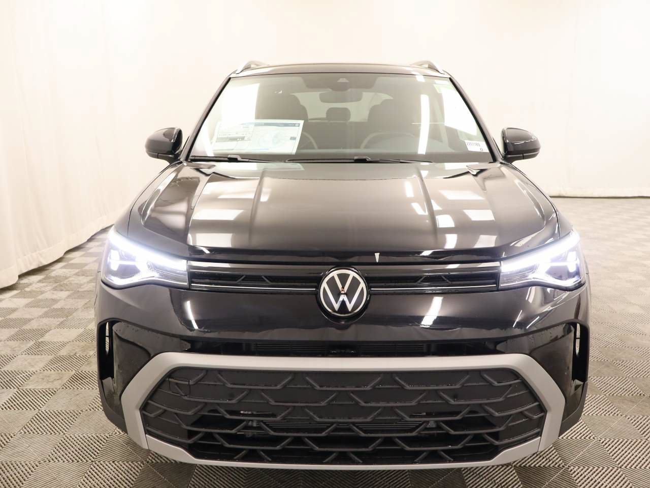 New 2026 Volkswagen Taos SE FWD image 4