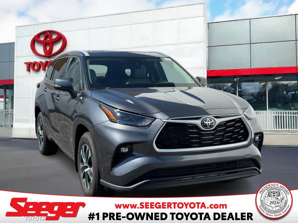 Used 2025 Toyota Highlander AWD