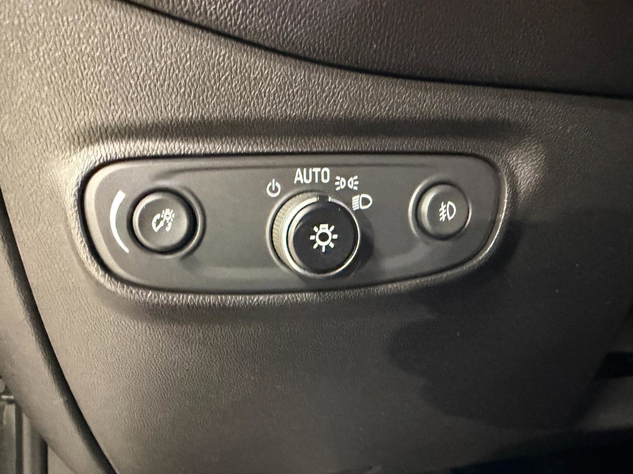 Used 2020 Chevrolet Equinox LT FWD image 32