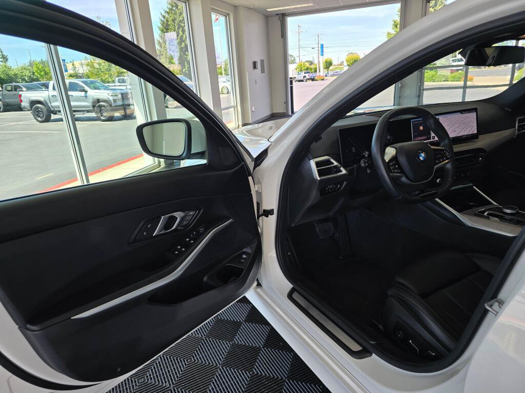 Used 2025 BMW 330i Sedan RWD image 30