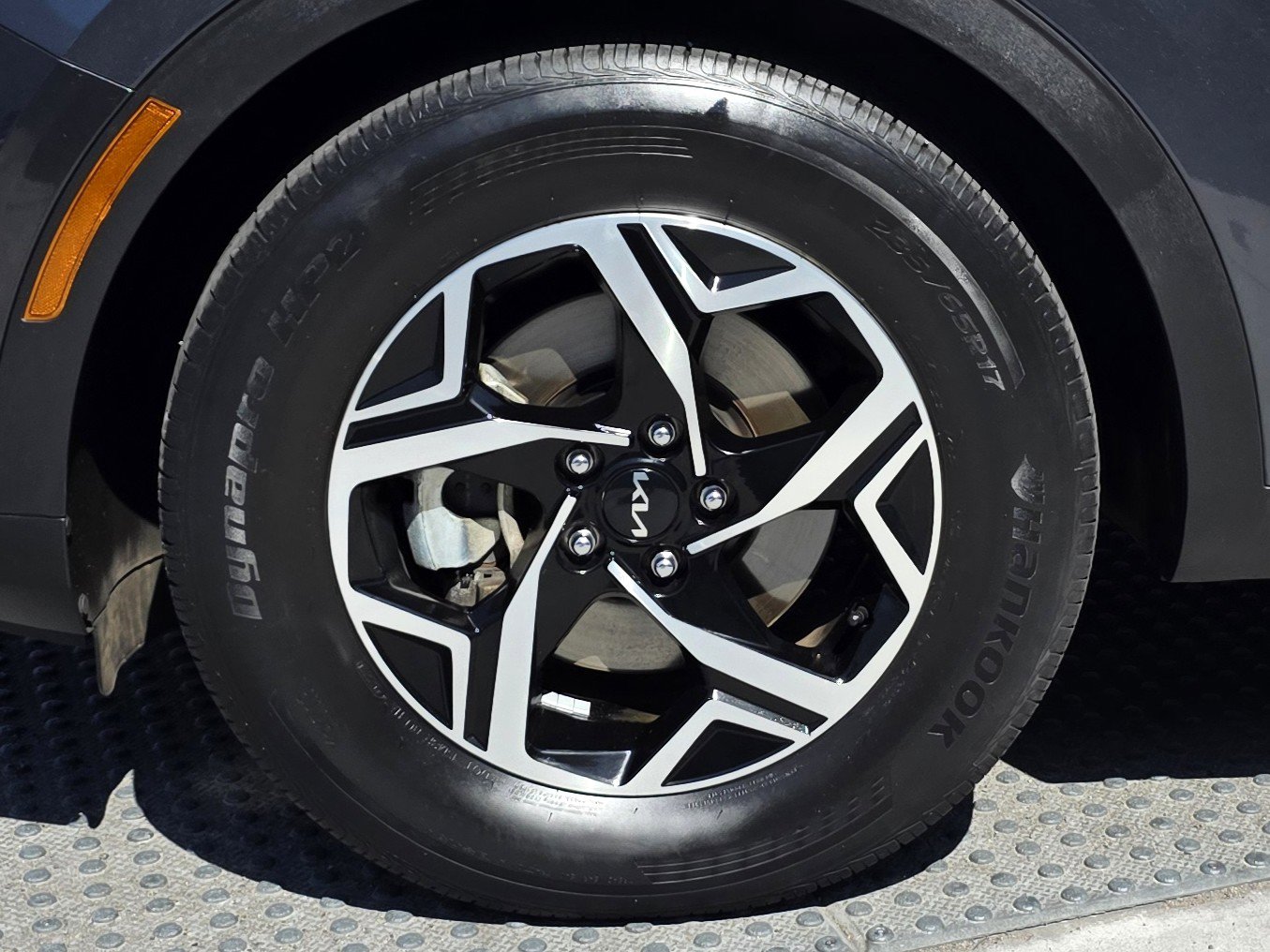 Used 2023 Kia Sportage LX image 9