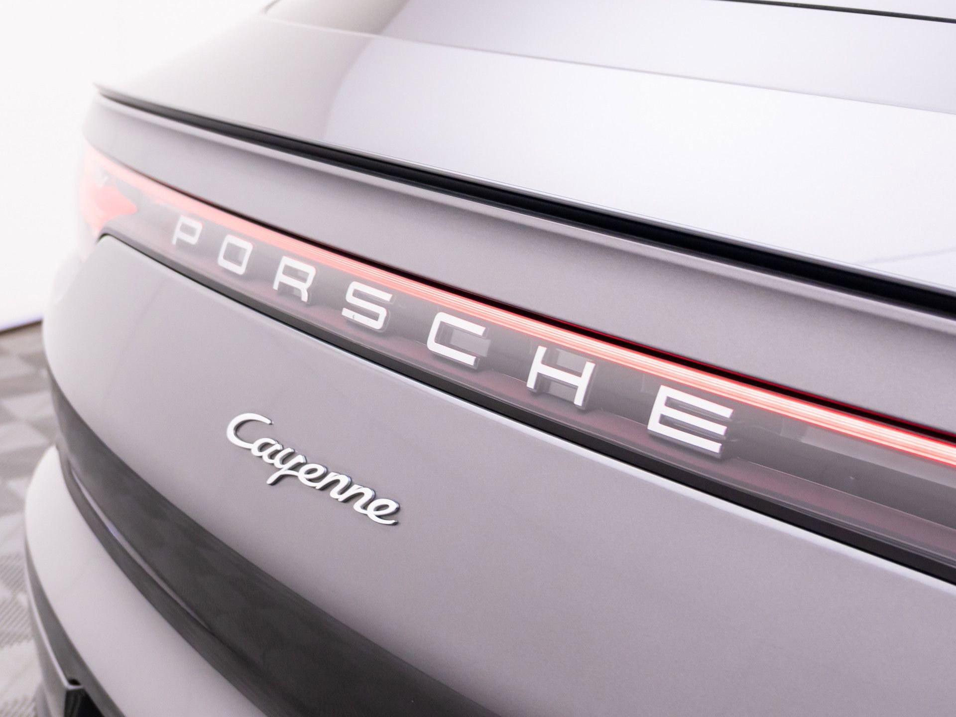 Used 2022 Porsche Cayenne Coupe AWD/4WD image 38