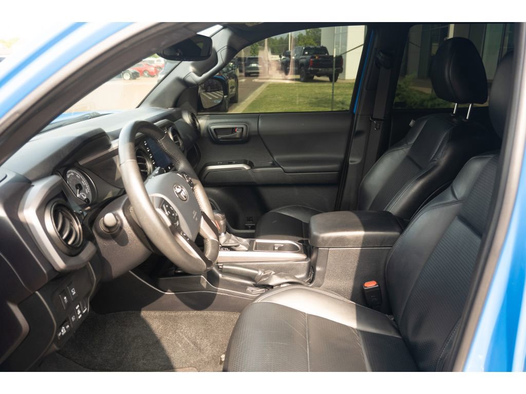 Used 2020 Toyota Tacoma TRD Sport w/ TRD Premium Sport Package AWD/4WD image 12