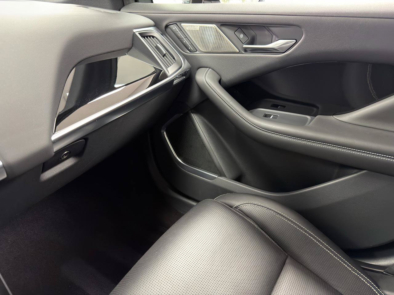 Used 2020 Jaguar I-PACE SE AWD/4WD image 24