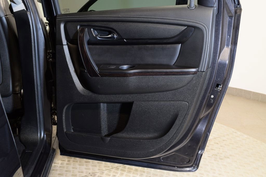 Used 2017 Chevrolet Traverse Premier FWD image 33