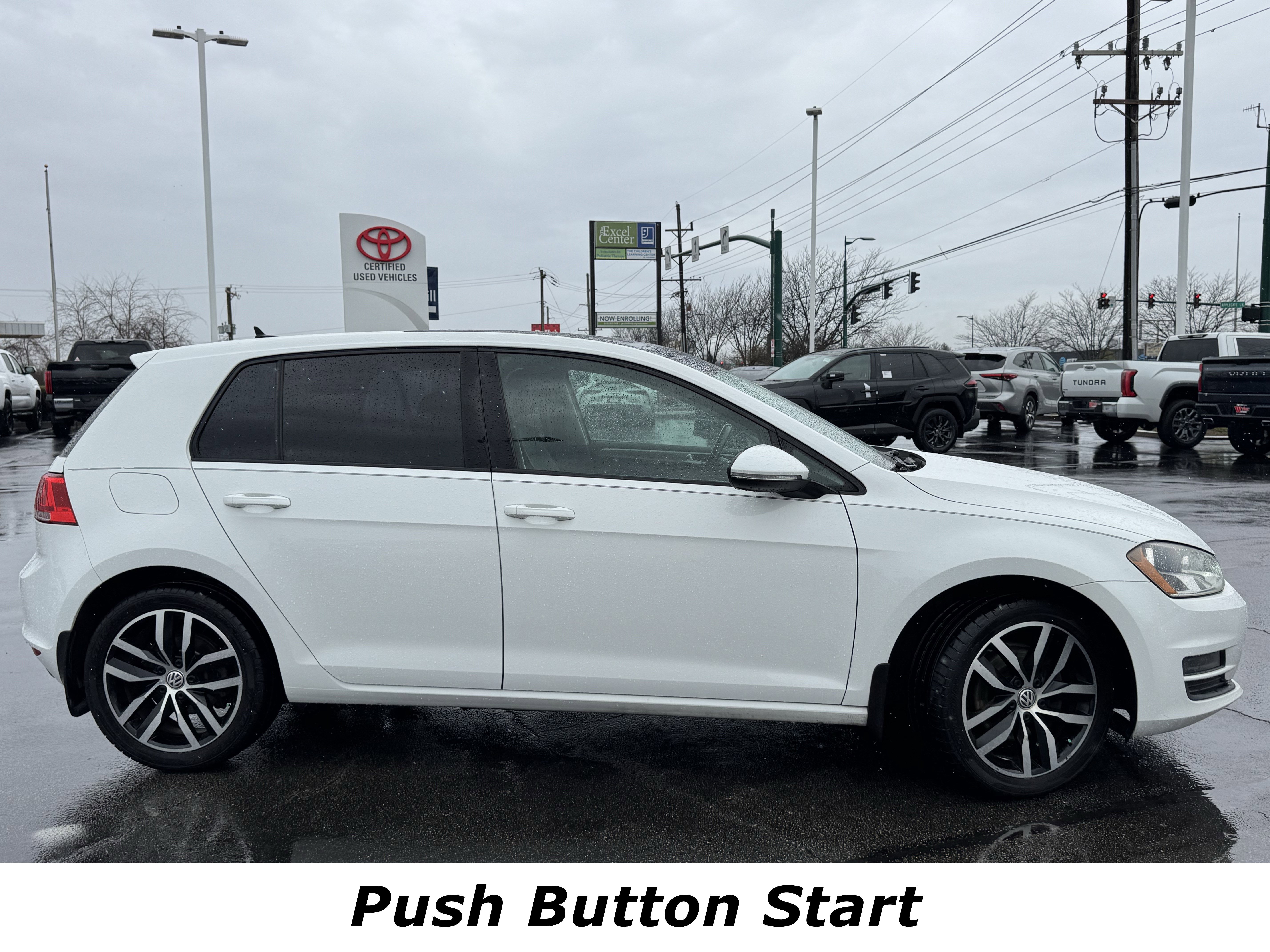 Used 2016 Volkswagen Golf SE image 2