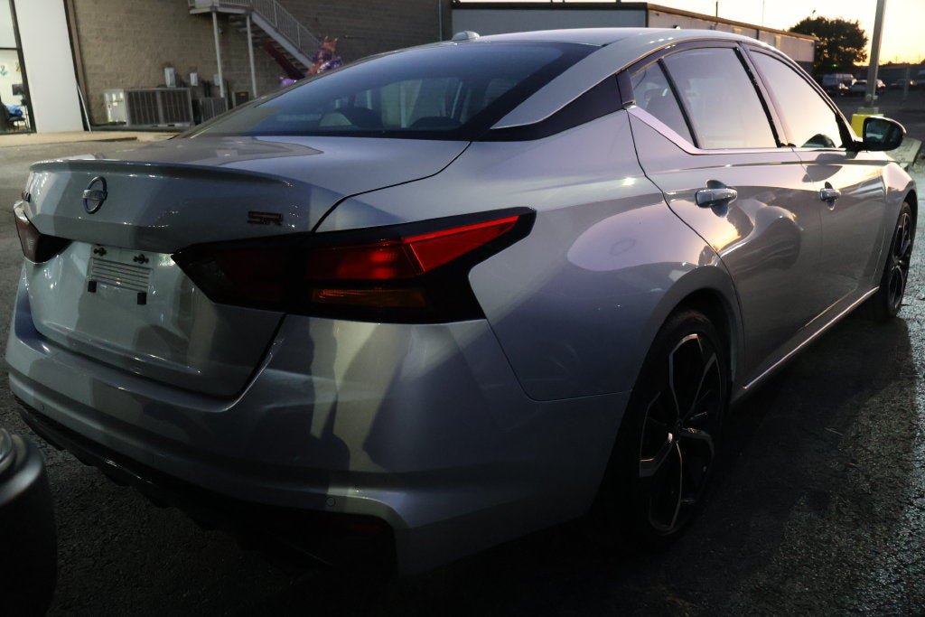 Used 2024 Nissan Altima 2.5 SR FWD image 3