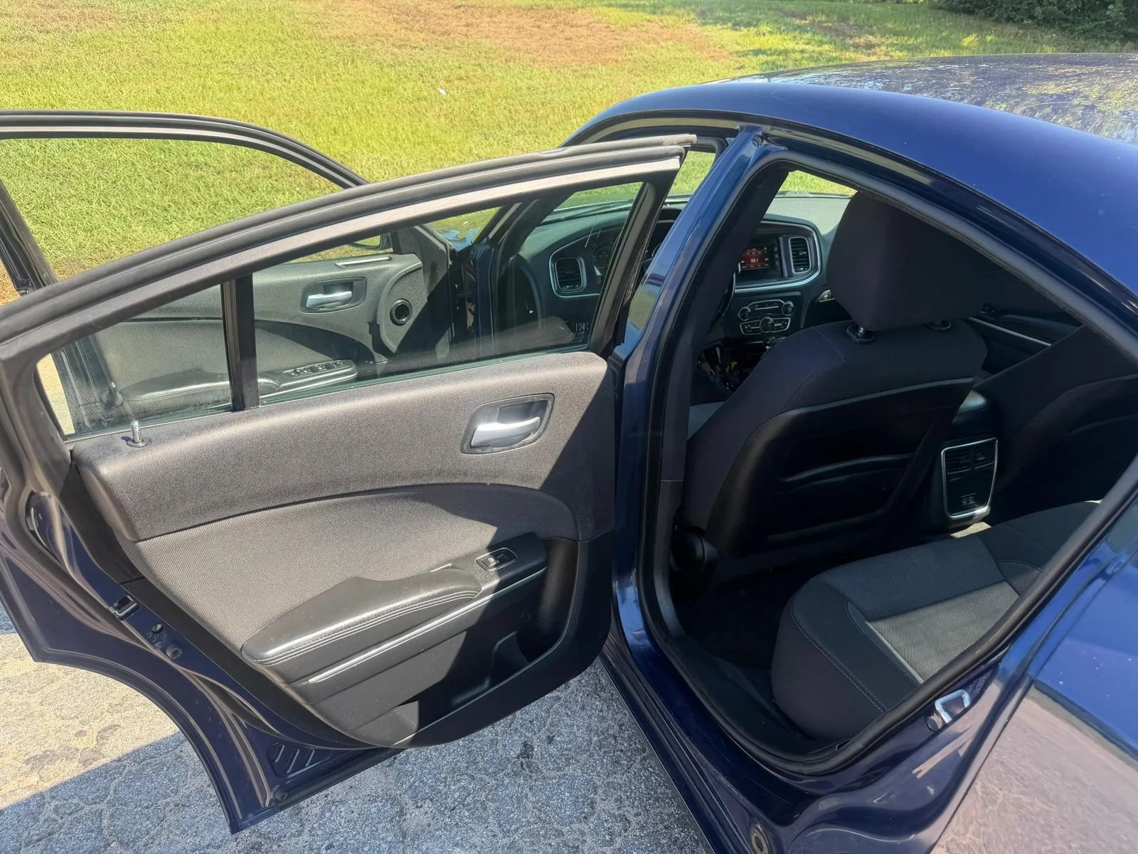 Used 2015 Dodge Charger SE RWD image 11