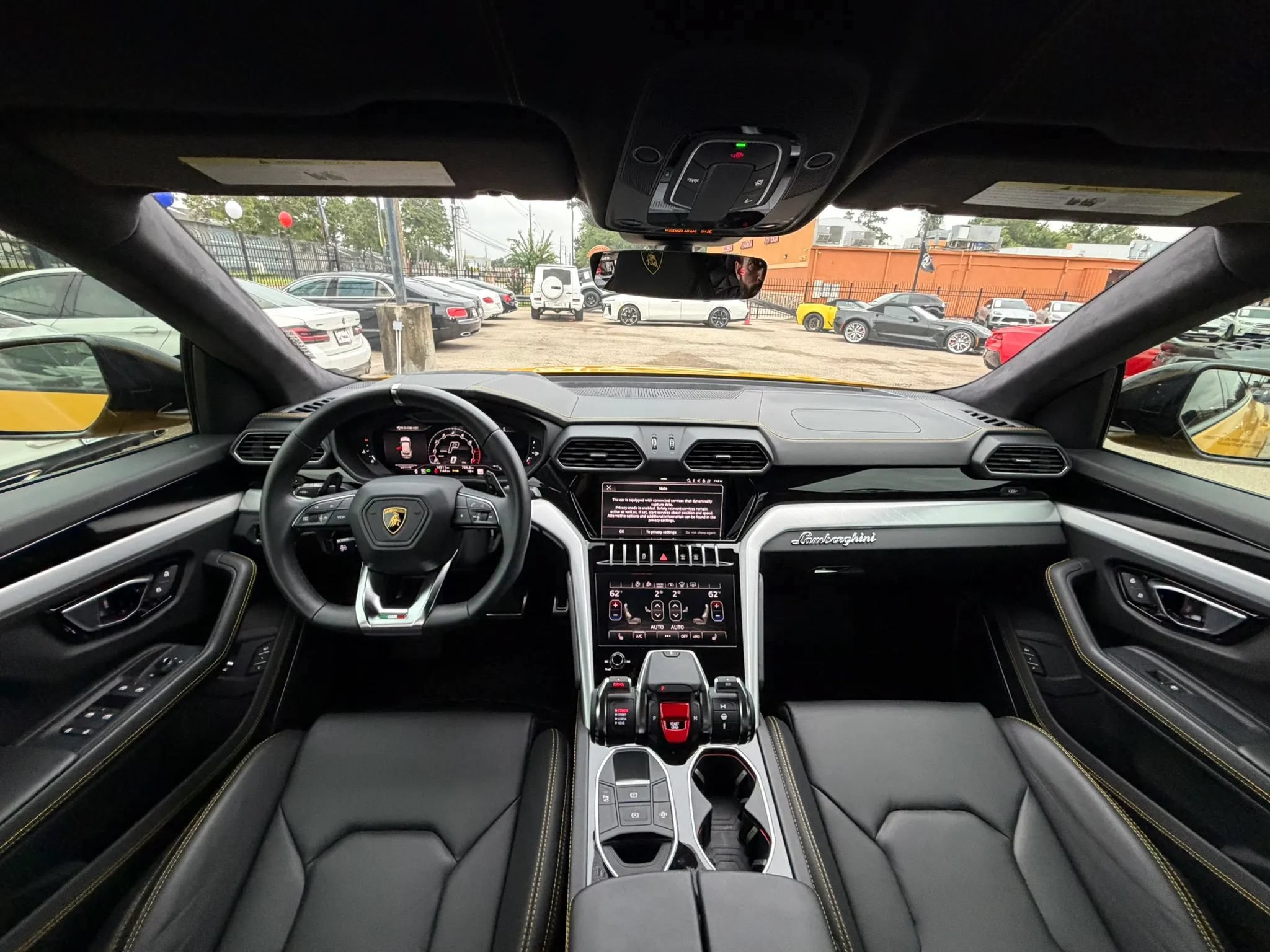 Used 2022 Lamborghini Urus AWD/4WD image 32