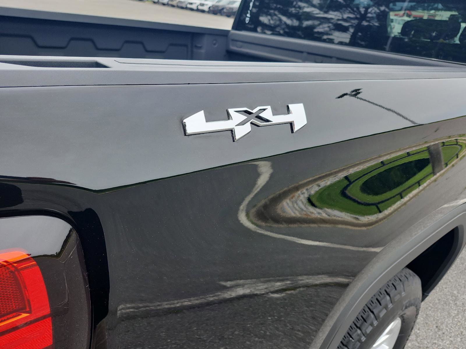 Used 2023 GMC Sierra 1500 SLE AWD/4WD image 6