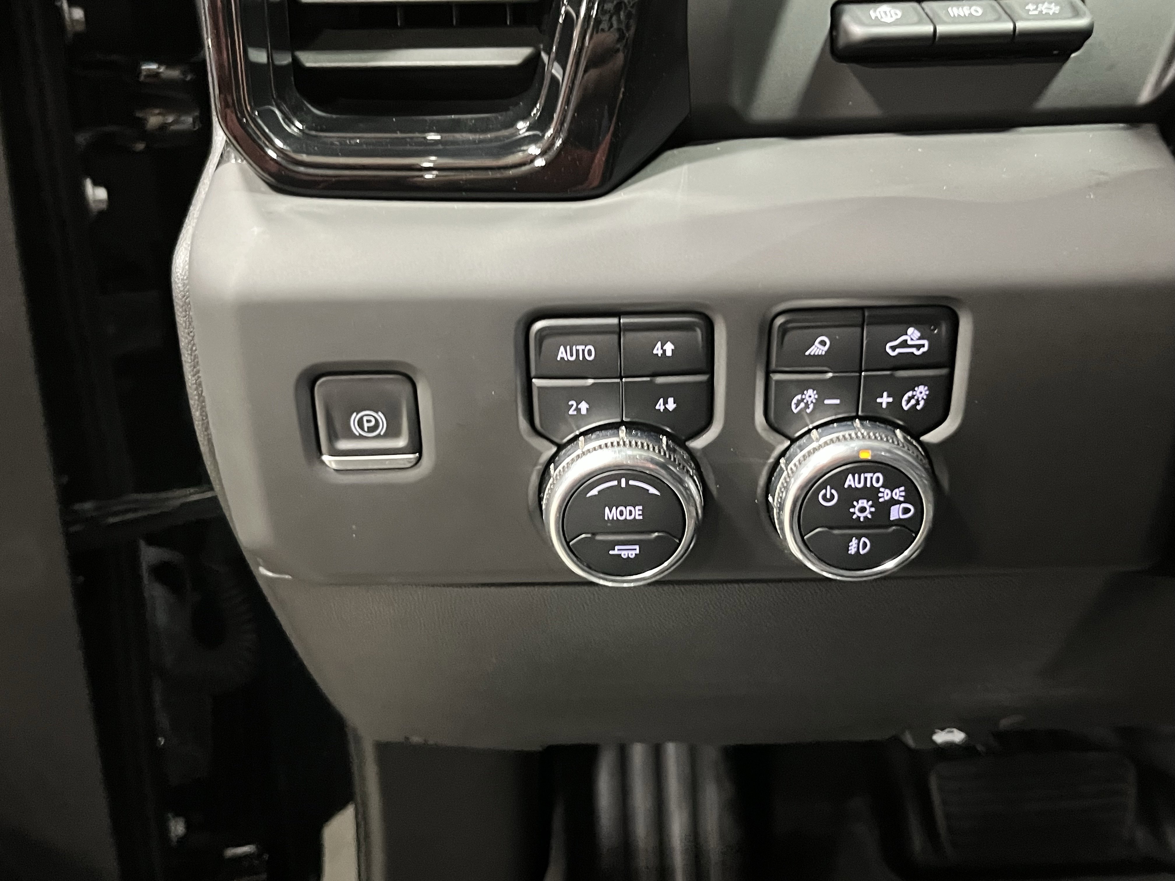 Used 2024 GMC Sierra 3500 AT4 w/ AT4 Premium Plus Package image 24