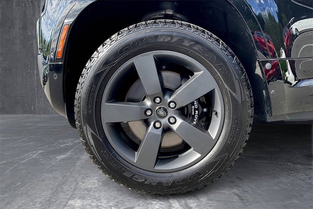 Used 2025 Land Rover Defender 110 V8 image 30