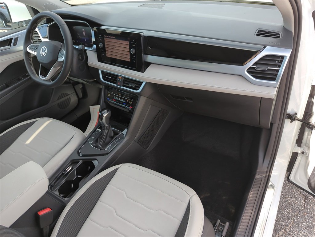 New 2025 Volkswagen Taos SE image 18