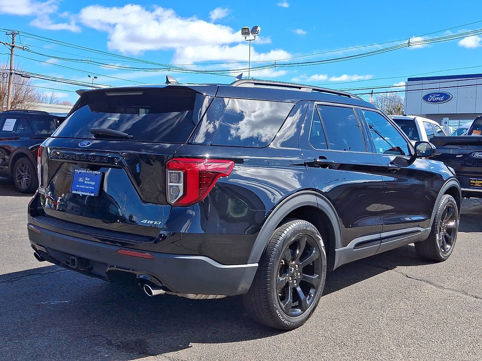 Used 2022 Ford Explorer ST-Line w/ Class IV Trailer Tow Package image 7