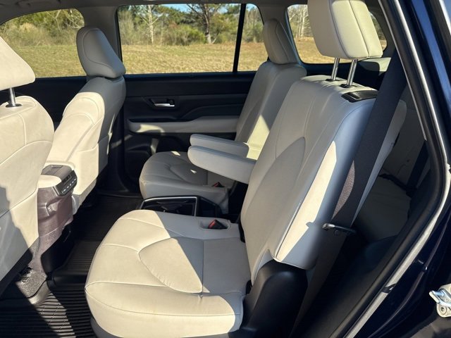 Used 2025 Toyota Grand Highlander AWD image 13