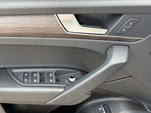 Used 2025 Audi Q5 e Premium AWD/4WD image 26