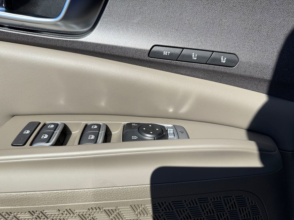 New 2026 Kia Carnival EX image 18